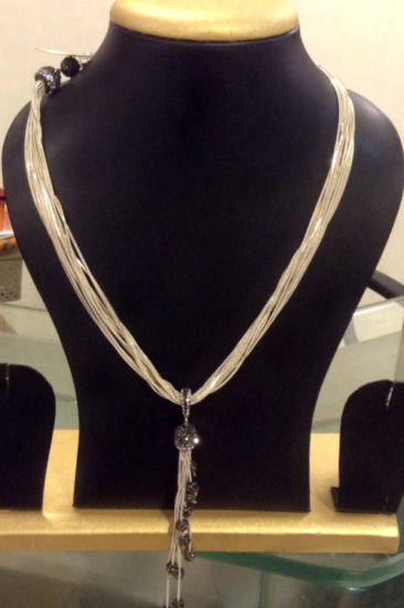 Black metal necklace set