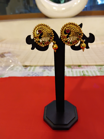 gold stud
