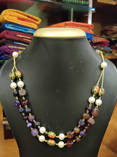 Multicolor beaded chain