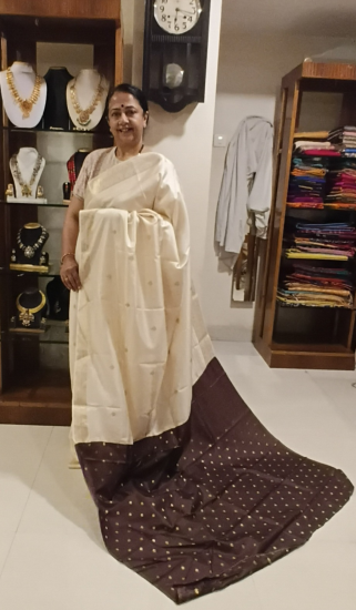 Silk saree with zari border woven 