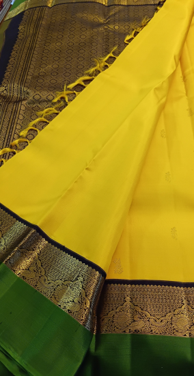 Ahimsa silk saree with korvai contrast border